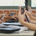 U Avganistanu zabranjeni telefoni u školama