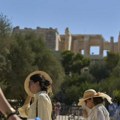 Топлотни талас затвара Атински Акропољ у најтоплијим сатима