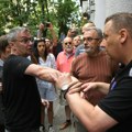 Tenzije ispred PKS: Inteventna blokira ulaz u zgradu, pripadnik Soko obezbeđenja gura Ćutu