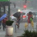 Nevreme paralisalo Rumuniju: Oluja čupala drveće, nosila krovove i izazvala poplave