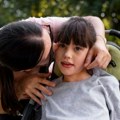 Važna vest za roditelje negovatelje: Od oktobra počinju prijave za 65.000 dinara mesečno, otvara se i info-linija za sve…