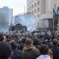 Skoro 20 povređenih u sukobima demonstranata i policije u Prištini