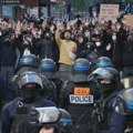 (FOTO) Francuska pred novim talasom protesta: Srednjoškolci, sindikati i građani traže niže cene i veće plate