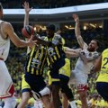 Haos u Istanbulu - navijači Fenera napali igrače Monaka VIDEO