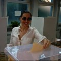 Ceca Ražnatović stigla na glasanje: Folk diva obavila svoju građansku dužnost (foto/video)