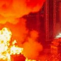 Novi udari na Herson usred dana Rusi krenuli u totalnu osvetu! Civili ranjeni, automobili u plamenu!