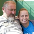 Jelena Dokić dve nedelje nakon smrti oca Damira: "Za mene je to drugačija vrsta tuge, možda čak ni tuga..."