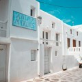 Santorini i Mikonos od 1. jula uvode taksu od 20 evra