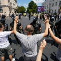 Frans 24: Druga noć protesta u Srbiji, blokade u Beogradu i drugim gradovima