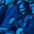 Тања Савић даје подршку Банету Мојићевићу: Певачица дошла без Мукија, блиста у црном оделу у првом реду