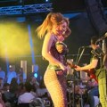 Tresla se Grčka: Tea Tairović u nikad izazovnijem izdanju održala koncert u prepunom klubu, pa zapevala na njihovom jeziku…