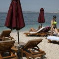 Objavljene zvanične cene ležaljki na plažama u Albaniji: Vlasti objavile i važnu poruku za turiste