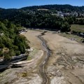 Katastrofalna suša u Evropi: Jezero Brenec između Francuske i Švajcarske ostalo bez vode, brodovi nasukani na dnu