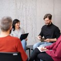 Gen Z vraća papir i olovku u kancelarije: Digitalna generacija umorna je od ekrana