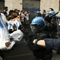 Haos na ulicama Torina: Sukob policije sa učesnicima protesta protiv premijerke Meloni (video)