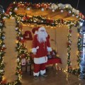 Vožnja sa Deda Mrazom na novogodišnjem bazaru u Vlasotincu