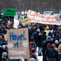 Incident na protestu poljoprivrednika u Nemačkoj: Demonstranti blokirali put, policija upotrebila biber sprej i pendreke