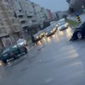 Teška nesreća u Novom Sadu: Snažan sudar, povređenog preuzela Hitna, on umro na mestu nesreće (video)
