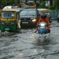 Broj poginulih u ciklonu u Bangladešu i Indiji povećao se na 16, obilna kiša i visoki talasi izazvali poplave