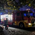 Nekome je sinoć izgorela večera: Tri vatrogasna vozila u ulici Save Kovačevića u Novom Sadu