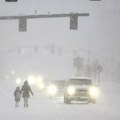 Sto mliona ljudi na udaru ledene oluje sa snegom: Mećava zavejala Vašingotn, na jugu nevreme sa grmljavinom