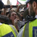 Samo nakon 12. Minuta protesta, londonska policija pohapsila blokadere Podrška zabranjenoj organizaciji izazvala haos