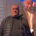 ''Dok ste vi živi, živ je i on'' Uplakani sin Halida Bešlića sa njegovim unucima se poklonio pred čitavim Sarajevom (video)…