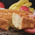 Brzi kolač sa bananama i jabukama: Sočna poslastica bez kulinarskih komplikacija