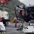 Sedam osoba poginulo, 11 povređeno, autobus potpuno uništen nakon sudara sa kamionom, scene užasa u Turskoj (foto/video)