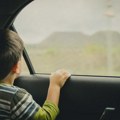 Drama u Istri: Roditelji ostavili dete po vrućini u zaključanom autu i otišli u šoping, reagovali prolaznici