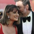 Penelope Kruz i Havijer Bardem bacili Veneciju pod noge: Supružnici se pojavili na crvenom tepihu i vreme kao da je stalo