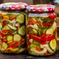 Šarena salata za zimu: Hrskava zimnica puna povrća koja se lako priprema