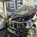 Haos na parkingu u Novom Sadu, izgorela tri automobila: "Probudile su nas sirene, plamen je bio ogroman" FOTO