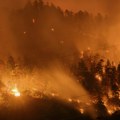 Vatrogasci u Švajcarskoj pokušavaju da obuzdaju požar u alpskoj oblasti Ot Vale