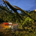 Haos u Nemačkoj: Oluja čupala drveće, ima i povređenih, evakuisano celo područje