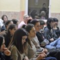 U Zrenjaninskoj gimnaziji organizovana tribina pod nazivom „Da ona živi bez nasilja“