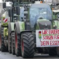 Nedelja štrajkova u Nemačkoj: Najmasovniji skup poljoprivrednika u Berlinu, oko 5.000 traktora blokirali ulice