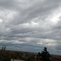 U Srbiji oblačno i svežije, mestimično kiša, lokalno moguć i grad