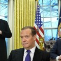 Medvedev ponudio da posreduje u mirovnom sporazumu između Donalda i Ilona