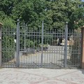 Ćaci opet „krasi“ zid ograde Jovine gimnazije