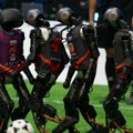 Humanoidni roboti očarali navijače u Pekingu potpuno autonomnom fudbalskom utakmicom