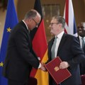 Merc u poseti Velikoj Britaniji, sa Starmerom potpisuje sporazume o odbrani i trgovini