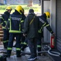 Devojka skočila sa sprata, dve bebe se nagutale dima: Jezive scene u Surčinu! Požar buknuo u zgradi, ima povređenih