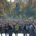 FOTO i VIDEO: Kolone građana krenule ka Železničkoj stanici