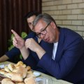Vučić najavio veće plate za lekare koji pristanu da rade u selima