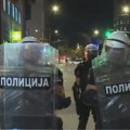Protest u Valjevu nakon Vučićevog skupa: Student tvrdi da su policajci legitimisali okupljene i pokušali da im uzmu telefone