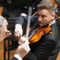 (Foto) Violinista Stefan Milenković nastupio na Kolarcu sa Niškim simfonijskim orkestrom
