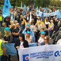Javnoj sednici Saveza samostalnih sindikata ispred Skupštine Srbije prisustvovali i Leskovčani