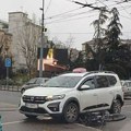 Teška nesreća u centru Beograda: Pregažen biciklista, podleteo pod taksi