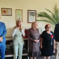 Ministarka prosvete Slavica Đukić Dejanović obišla male maturante u Prvoj osnovnoj školi